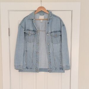 H&M Light Wash Denim Jacket in Pale Blue